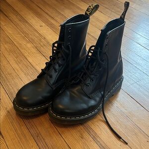 Dr Martens black boots in perfect condition.